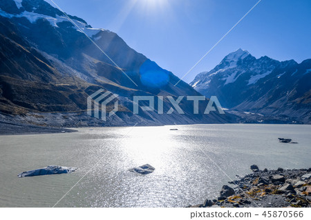Hooker lake in Aoraki Mount Cook, New Zealand Hooker lake in Aoraki Mount Cook, New Zealand 45870566