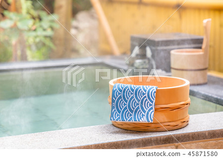 Outdoor bath image 45871580
