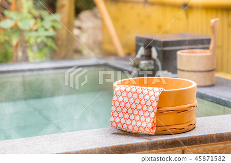 Outdoor bath image 45871582