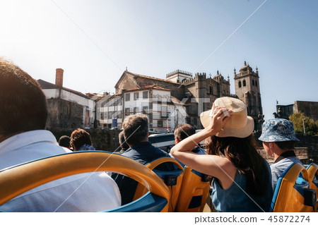 Tourists on open top sightseeing bus in city 45872274