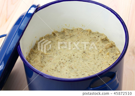 手工製作的大麥味噌5完全準備好儲存容器 45872510