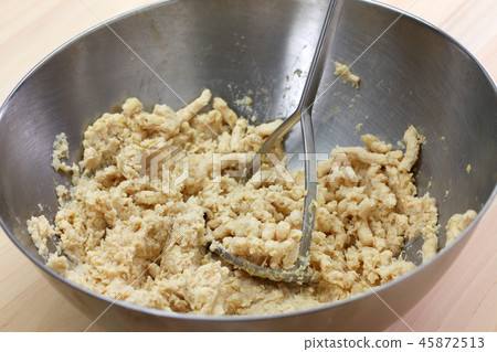 手工製作的小麥味噌3搗碎了大豆 45872513