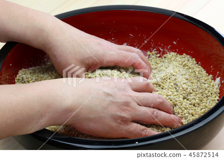 Handmade wheat miso 1 mix salt and salt (salted persimmon) Handmade wheat miso 1 mix salt and salt (salted persimmon) 45872514