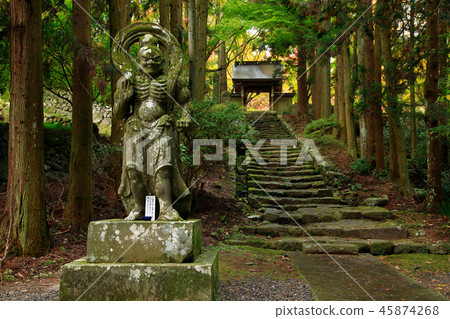 A statue of Nioh of Oita Prefecture Roppongi Temple 45874268