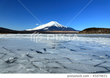 World Heritage Mt. Fuji Yamanashi Prefecture Lake Yamanaka Frozen Winter World Heritage Mt. Fuji Yamanashi Prefecture Lake Yamanaka Frozen Winter 45874631