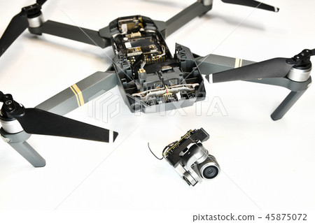 無人機正在修理中 無人機正在修理中 45875072
