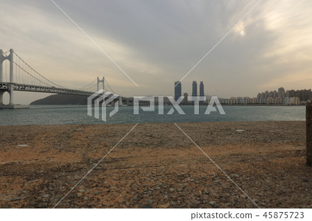 廣安大橋和城市 廣安大橋和城市 45875723
