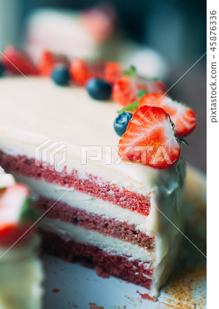 Selective macro focus white cake with berries Selective macro focus white cake with berries 45876336