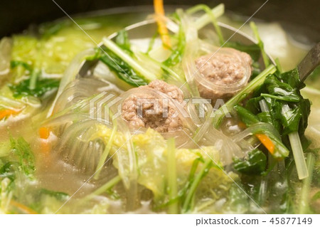 肉餃子和粉絲湯 45877149