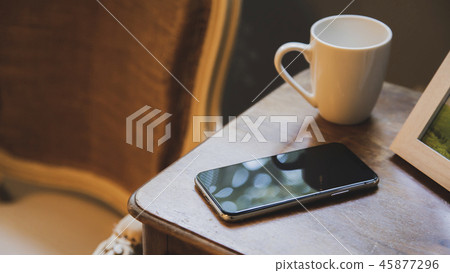 智能手機和杯子 智能手機和杯子 45877296