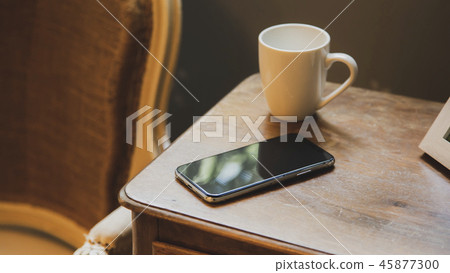 智能手機和杯子 智能手機和杯子 45877300
