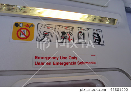 飛機的緊急出口 45881900