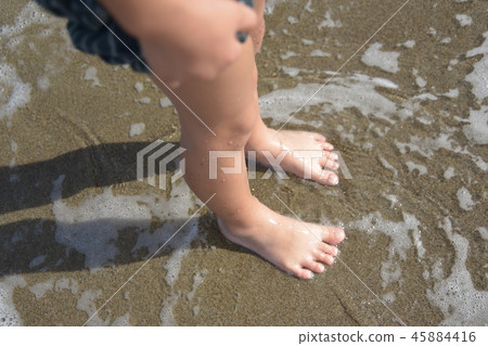 Seaside child Seaside child 45884416