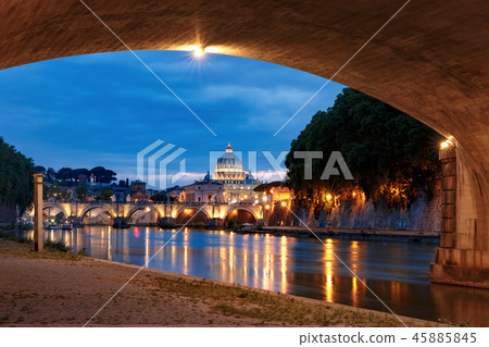 Saint Peter Cathedral at night in Rome, Italy. 45885845
