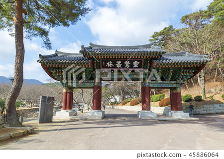 Gyeongsangnam-do, Tongdosa Temple 45886064