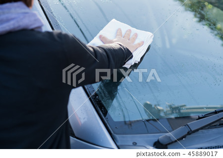 中間女士洗車 45889017