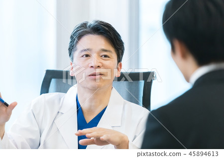 醫生診斷工薪族諮詢了醫生醫療圖像醫療圖像 45894613
