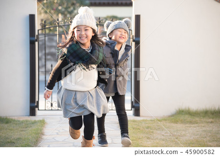 一個微笑的孩子 45900582