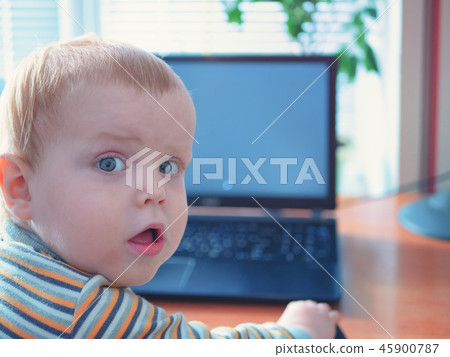 little boy with amazed expression with laptop 45900787