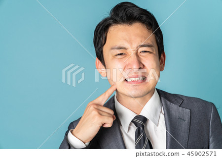 牙痛的男人 45902571