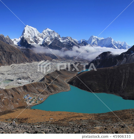 Turquoise Lake Gokyo, Ngozumpa Glacier. 45906333