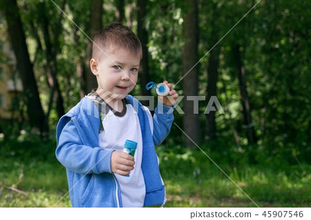 4 years Little boy with soap bubbles 45907546