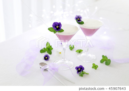 Purple rose mousse Purple rose mousse 45907643