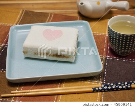 Korean Food Heart-shaped Baekseolgi Korean Food Heart-shaped Baekseolgi 45909141
