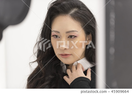 Model woman shooting scene 45909664