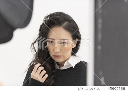 Model woman shooting scene 45909666