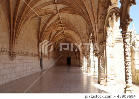 The corridor of Jeronimos Monastery The corridor of Jeronimos Monastery 45909694