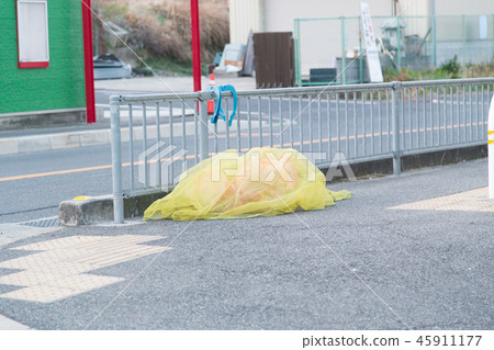 傾倒地面 45911177