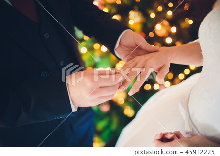 dressing up an engagement ring, wedding rings, wedding day on the background of the tree, new year dressing up an engagement ring, wedding rings, wedding day on the background of the tree, new year 45912225
