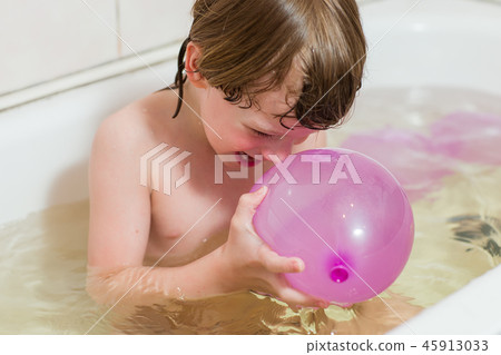 boy bathes in a bathroom with balloons 45913033