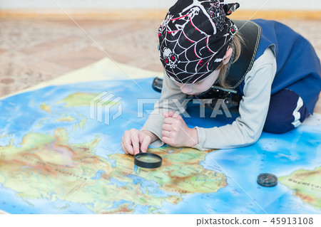 child boy playing pirate child boy playing pirate 45913108