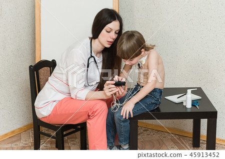 Cardiogram of heart, holter Cardiogram of heart, holter 45913452