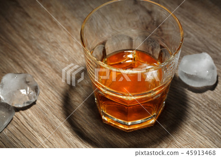 Glass of alcoholic drink with ice cubes  45913468