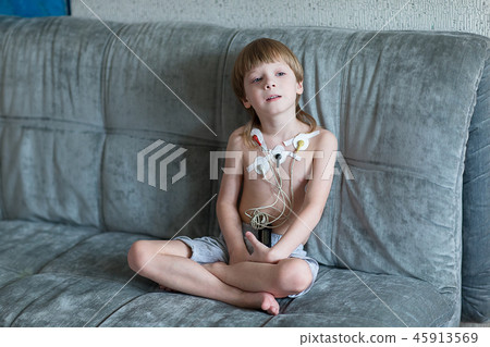 Heart cardiogram using Holter Heart cardiogram using Holter 45913569