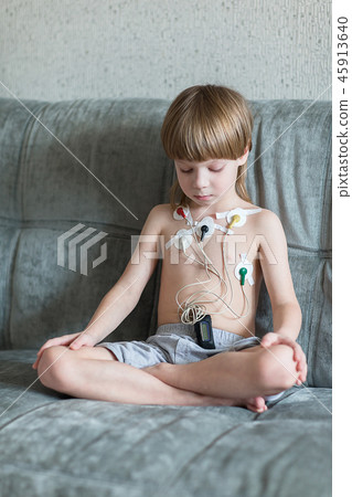 Heart cardiogram using Holter 45913640