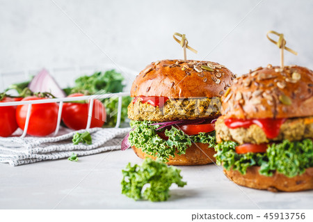 Vegan lentil burgers with kale and tomato sauce  45913756