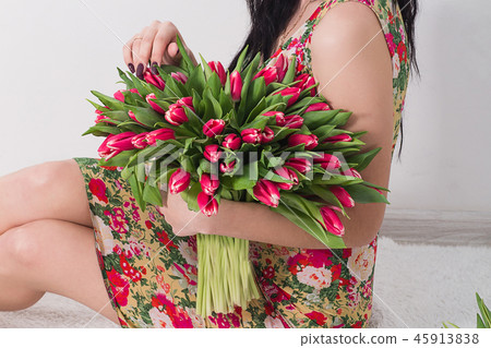 woman holding bouquet of roses and tulips in box 45913838