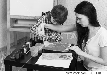 mother with boys son paint colors at home mother with boys son paint colors at home 45914816