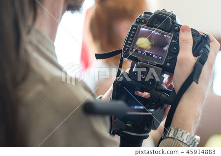 photographer takes pictures  45914883