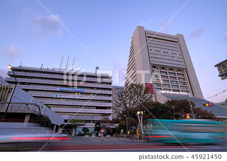 在日本的東京都市風景我看中野太陽廣場和中野區政府 在日本的東京都市風景我看中野太陽廣場和中野區政府 45921450