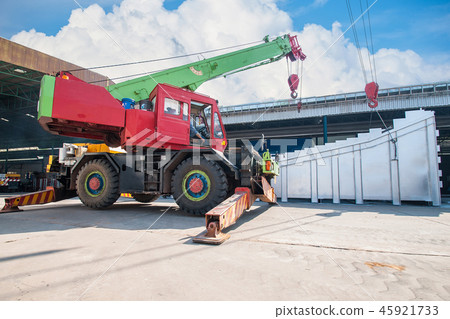 Mobile crane lifting 45921733