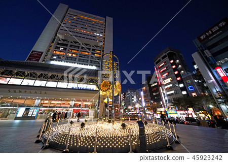日本的東京都市風景您可以看到中野太陽廣場（yal等）的中野的都市風景 45923242