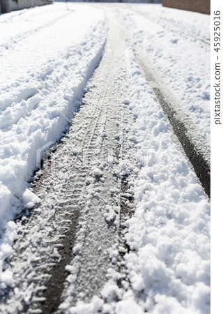 Snow-covered road  45925016