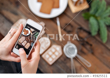 The girl makes a photo Flatley for social networks, the result of their work. Blogging, blogger. A The girl makes a photo Flatley for social networks, the result of their work. Blogging, blogger. A 45925511