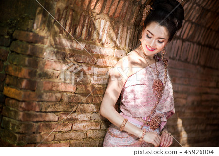 Beautiful Thai girl in Thai traditional costume Beautiful Thai girl in Thai traditional costume 45926004