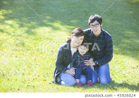 Parent and child playing in the park 45926824